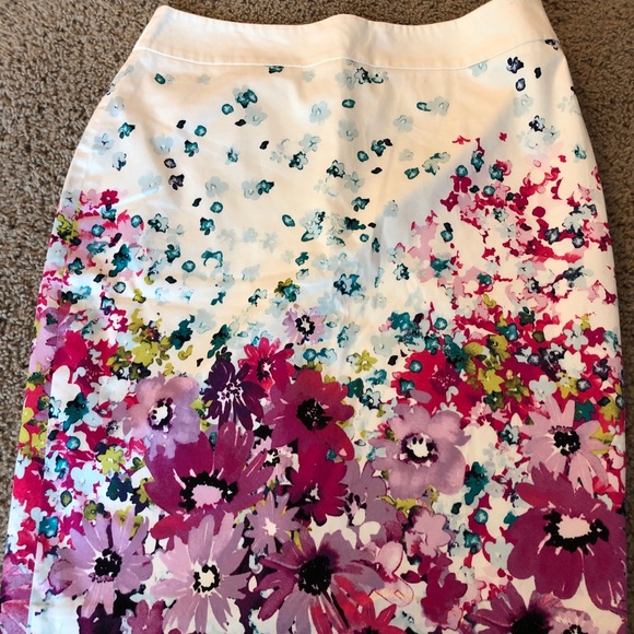 Ann Taylor Dresses & Skirts - Size 6 Ann Taylor skirt